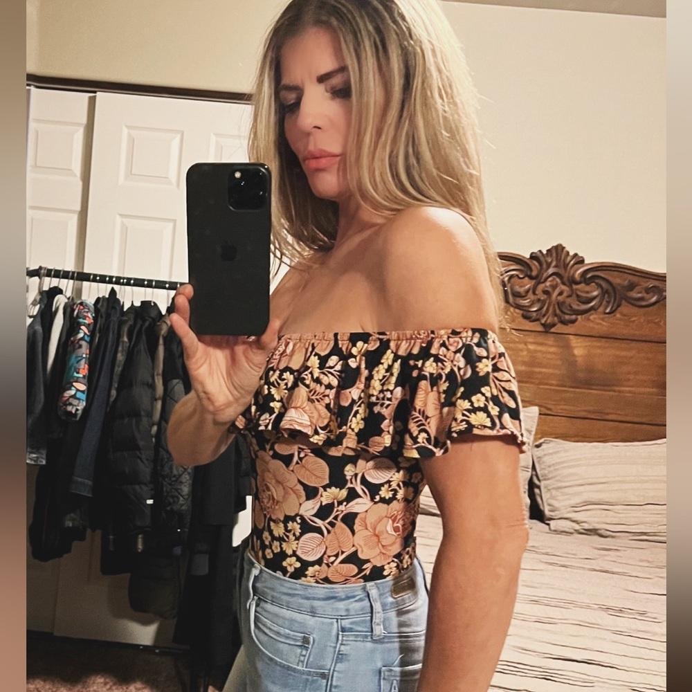 Enough About Me Brand. Off Shoulder, Ruffle, Body Suit, Snap Crotch, Floral, USA